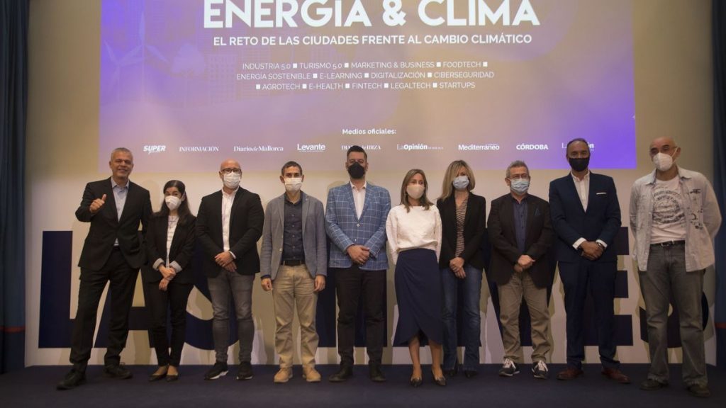 El encuentro i-Talks 'Clima & Energía' reunió a un destacado elenco de ponentes, así como a autoridades políticas de la ciudad como Sergio Campillo o Carlos Galiana. / Fernando Bustamante